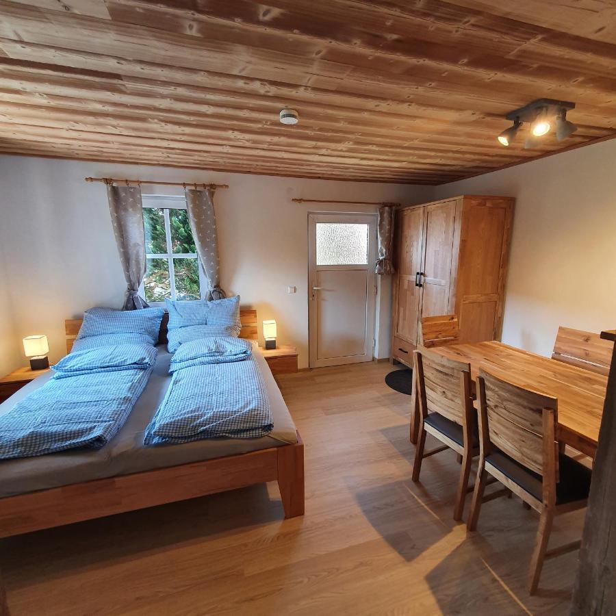 Alte Backstube - Ferienwohnung Huettenstube Und Ferienzimmer Auszeit Erkenbrechtsweiler 外观 照片