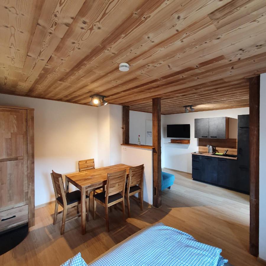 Alte Backstube - Ferienwohnung Huettenstube Und Ferienzimmer Auszeit Erkenbrechtsweiler 外观 照片