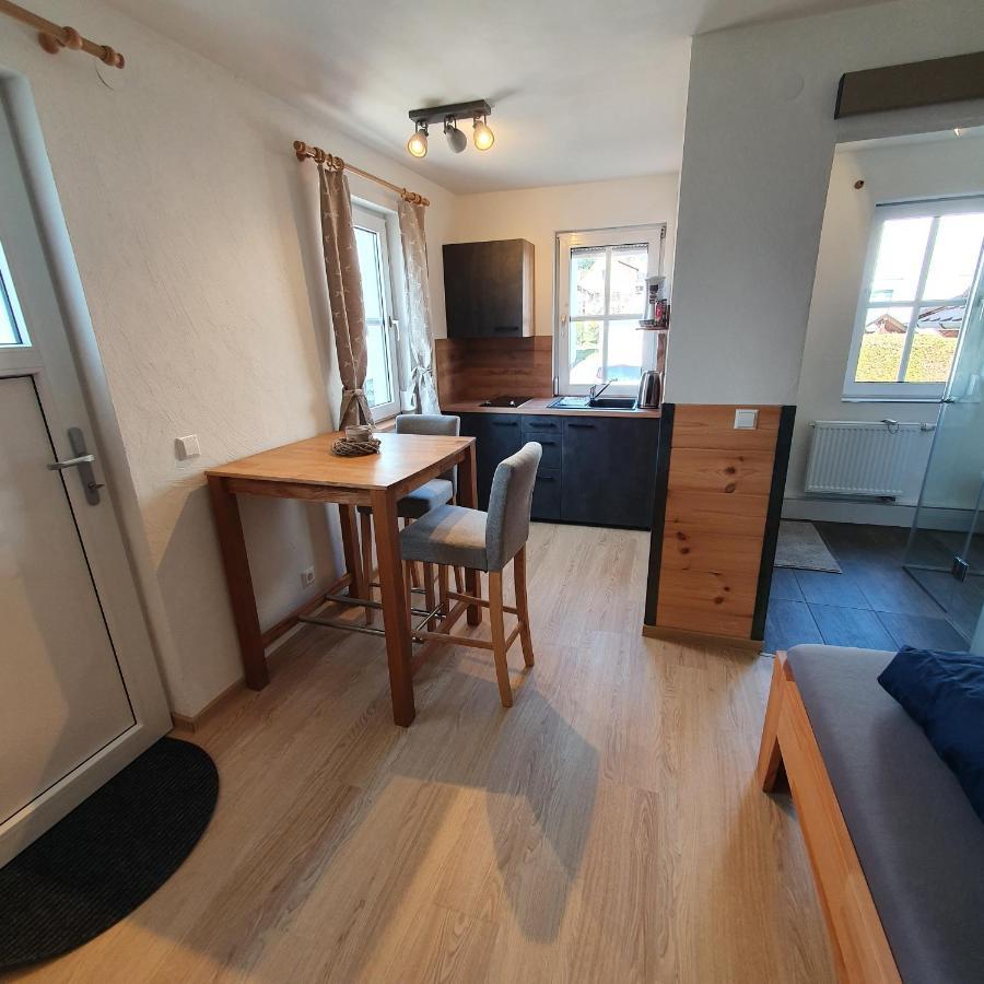 Alte Backstube - Ferienwohnung Huettenstube Und Ferienzimmer Auszeit Erkenbrechtsweiler 外观 照片