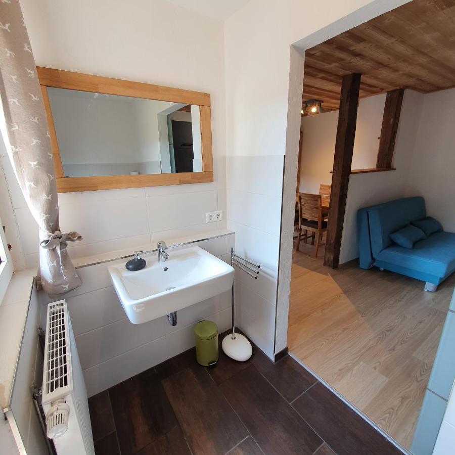 Alte Backstube - Ferienwohnung Huettenstube Und Ferienzimmer Auszeit Erkenbrechtsweiler 外观 照片