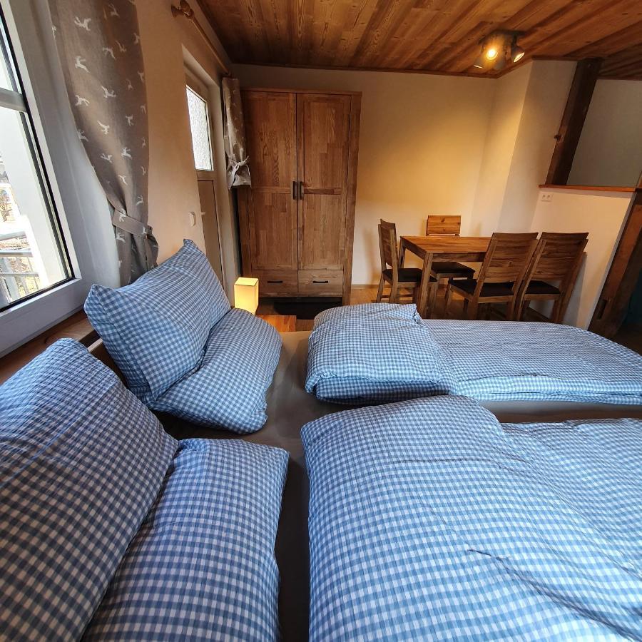 Alte Backstube - Ferienwohnung Huettenstube Und Ferienzimmer Auszeit Erkenbrechtsweiler 外观 照片
