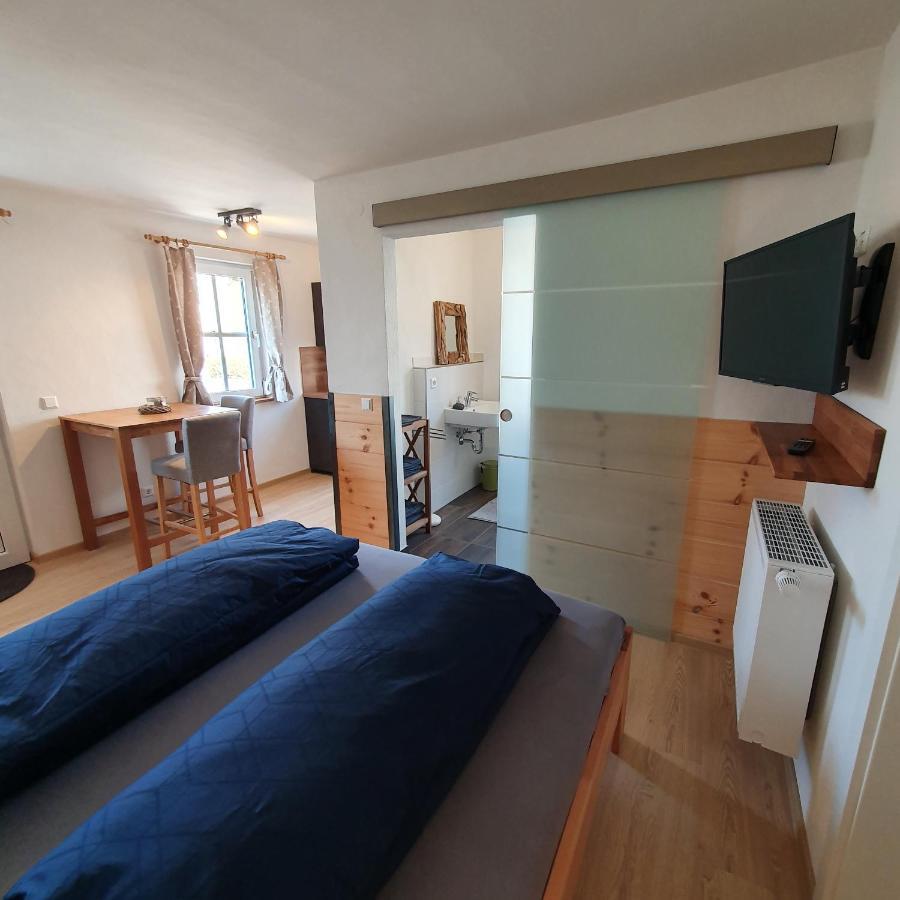 Alte Backstube - Ferienwohnung Huettenstube Und Ferienzimmer Auszeit Erkenbrechtsweiler 外观 照片