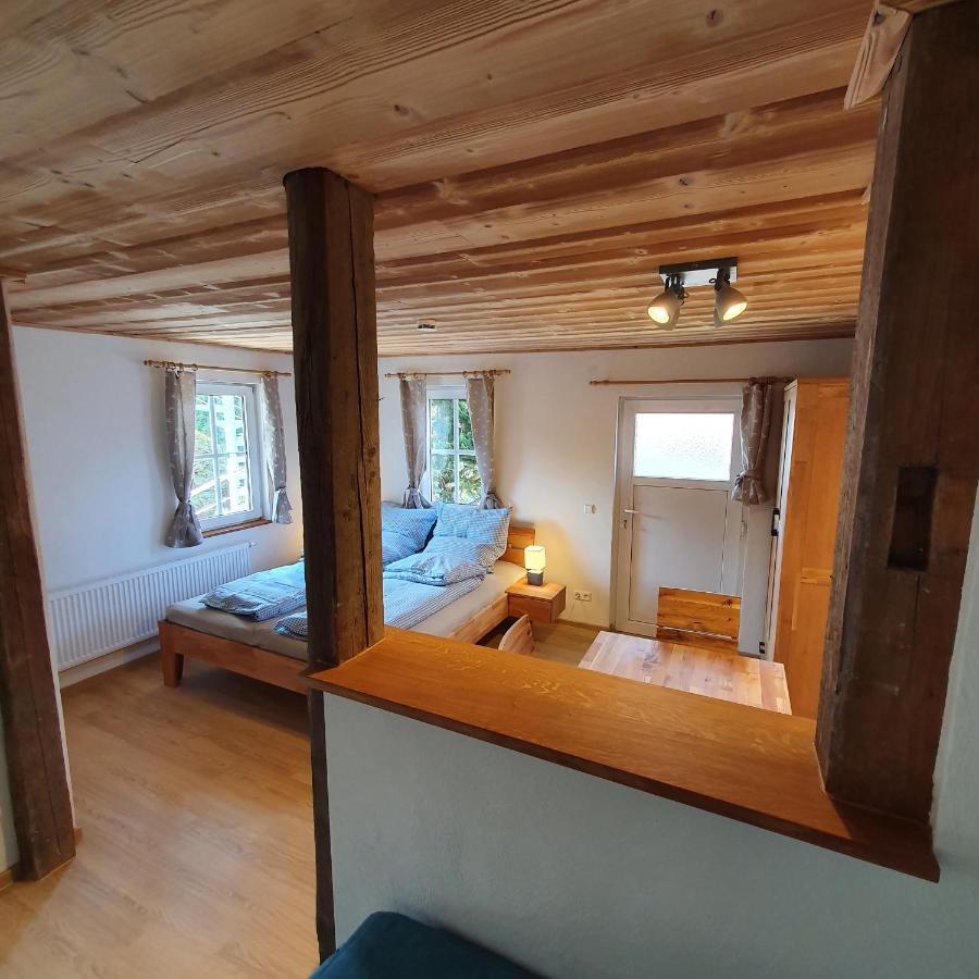 Alte Backstube - Ferienwohnung Huettenstube Und Ferienzimmer Auszeit Erkenbrechtsweiler 外观 照片