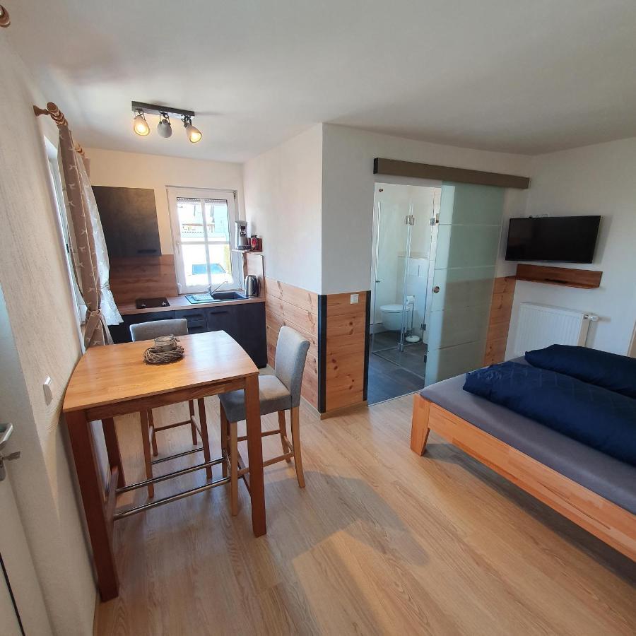 Alte Backstube - Ferienwohnung Huettenstube Und Ferienzimmer Auszeit Erkenbrechtsweiler 外观 照片