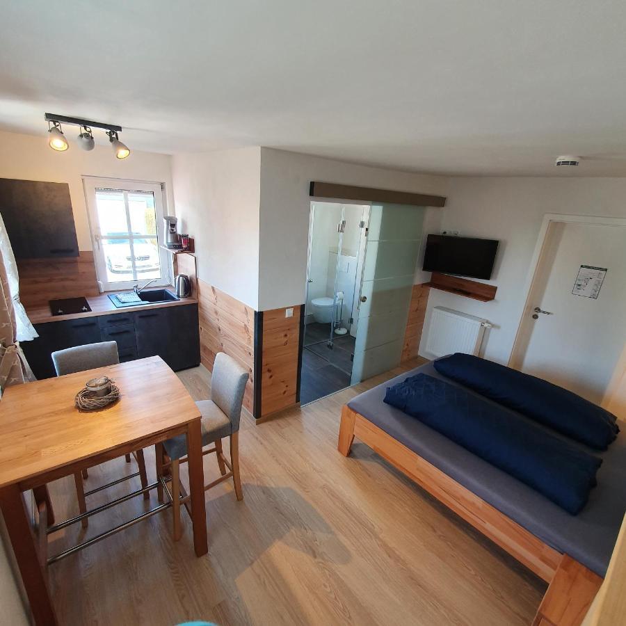 Alte Backstube - Ferienwohnung Huettenstube Und Ferienzimmer Auszeit Erkenbrechtsweiler 外观 照片