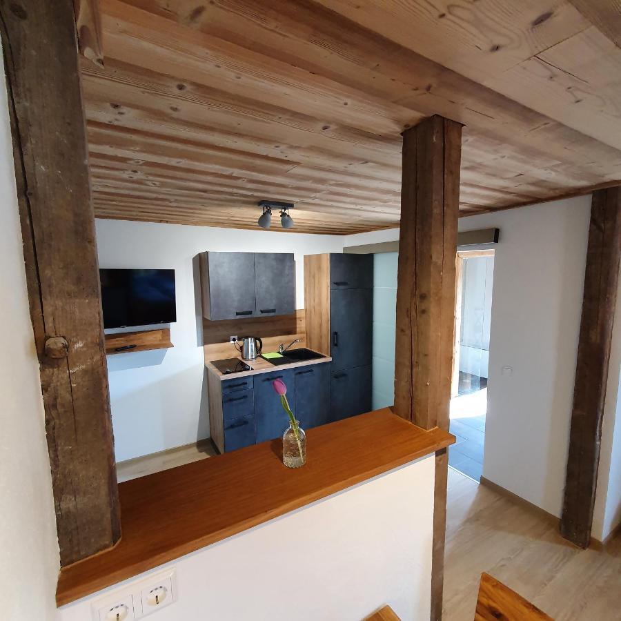 Alte Backstube - Ferienwohnung Huettenstube Und Ferienzimmer Auszeit Erkenbrechtsweiler 外观 照片